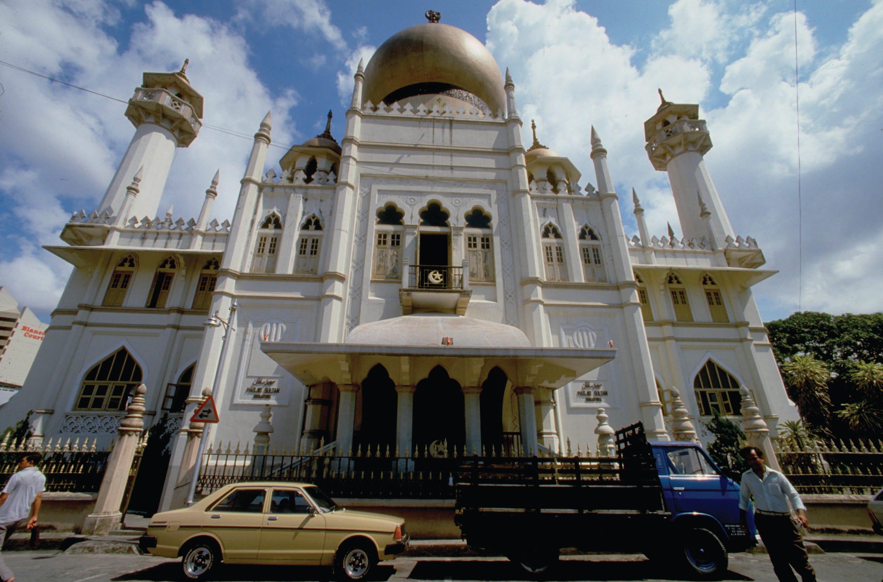 The main entrance to the prayer hall from Bussorah Street. The entrance foyer is in the form of an Indian chhajja. The windows are articulated by multi-foil arches (as seen above the chhajja) and pointed arches in different scales and proportions. MITA Collection, courtesy of the National Archives of Singapore.